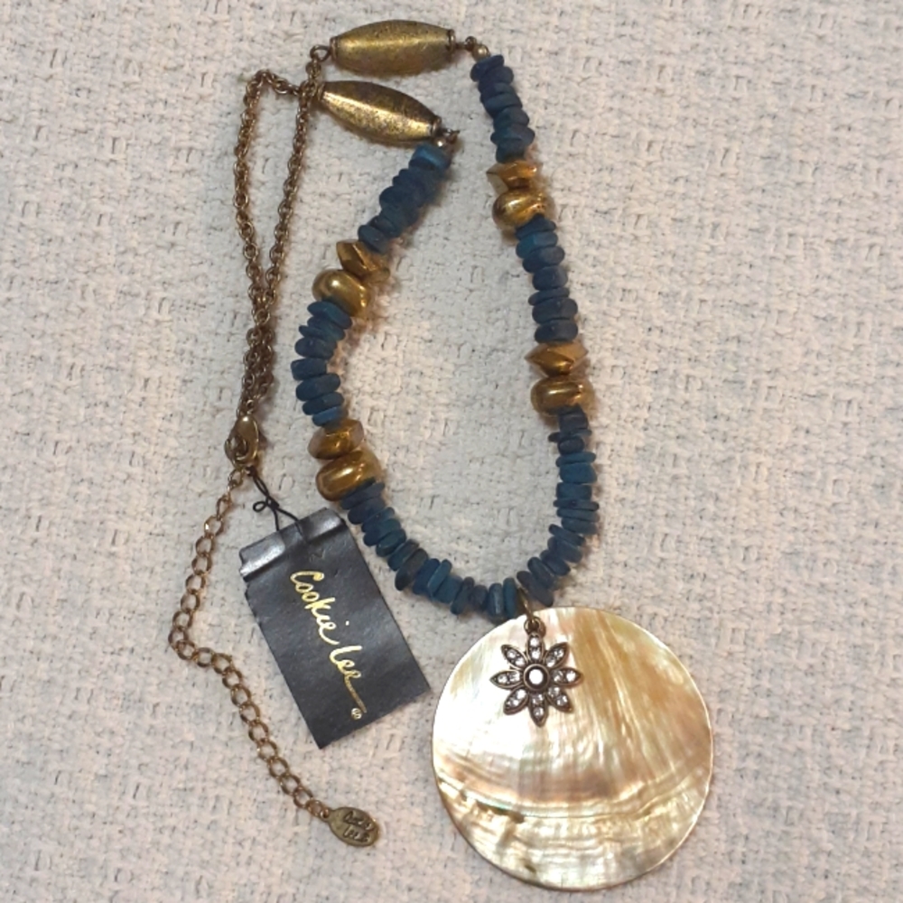 COOKIE LEE Gold and Blue Necklace with Shell Pendant